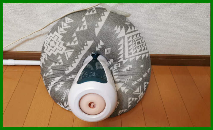 The A10 Cyclone SA PLUS held in the hole of a round cushion