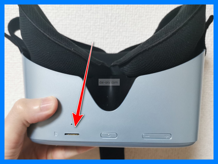 The SD card slot on the bottom of the SKYWORTH headset