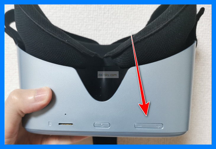 Arrow pointing to the volume buttons on the bottom of the headset