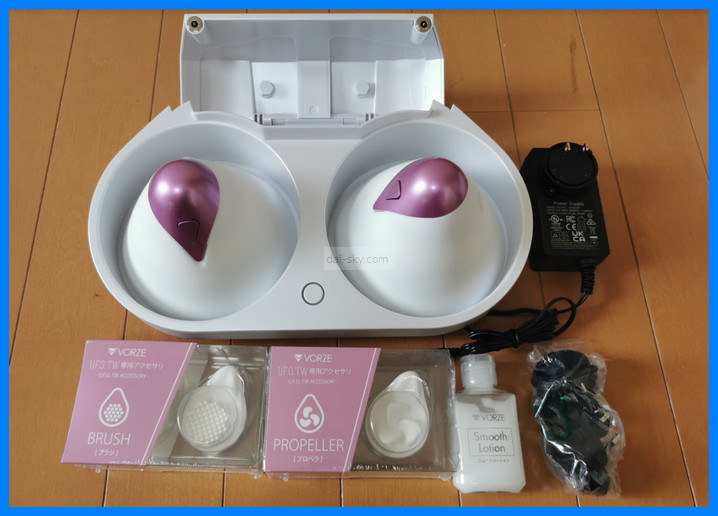 Everything in the U.F.O. TW box: the two cups in their cradle, brush and propeller attachments, lotion and the charger